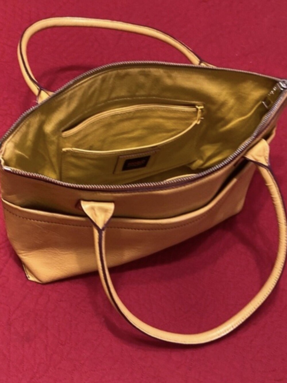 HOBO INTERNATIONAL GENUINE LEATHER TOTE